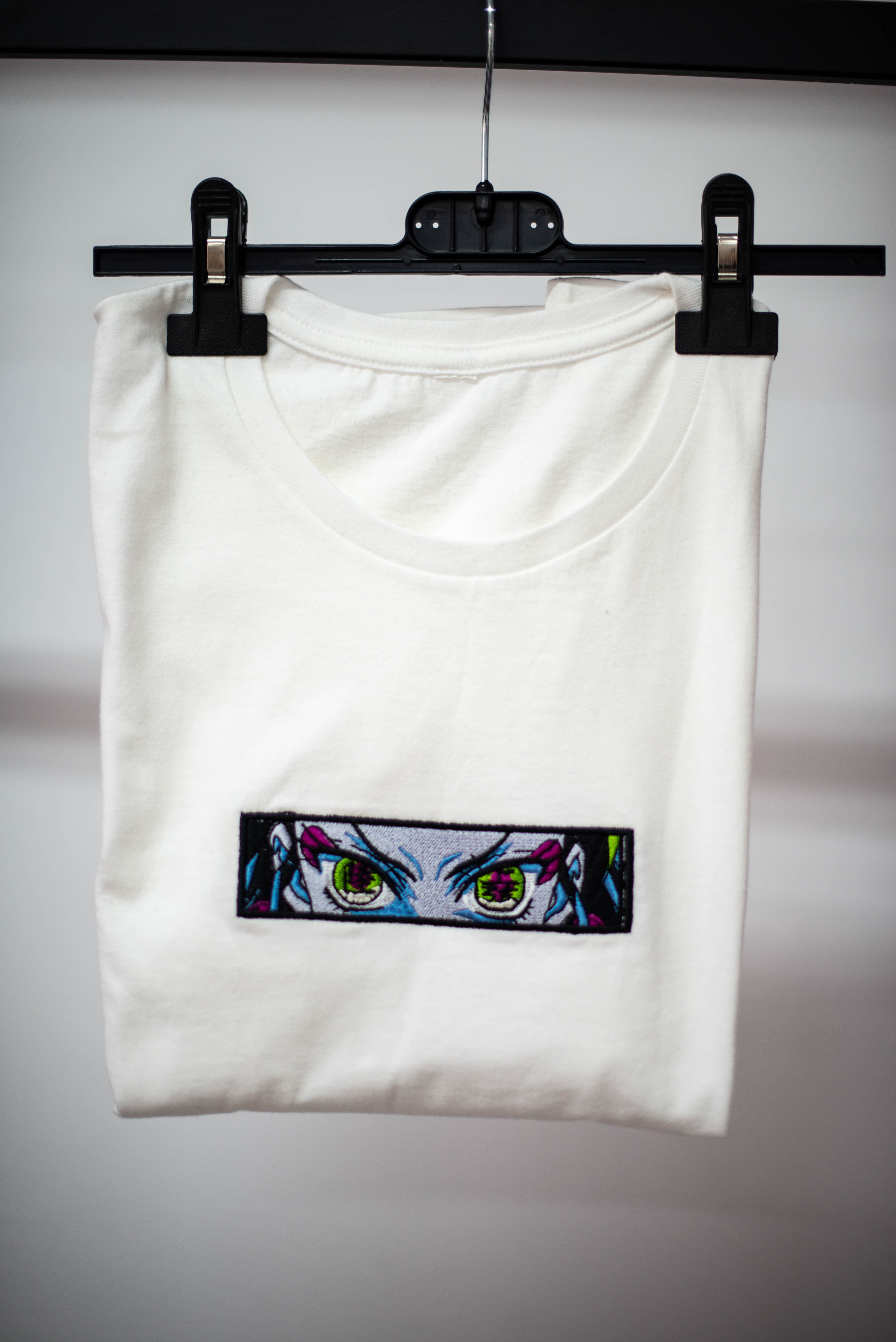 tricou alb demon slayer daki