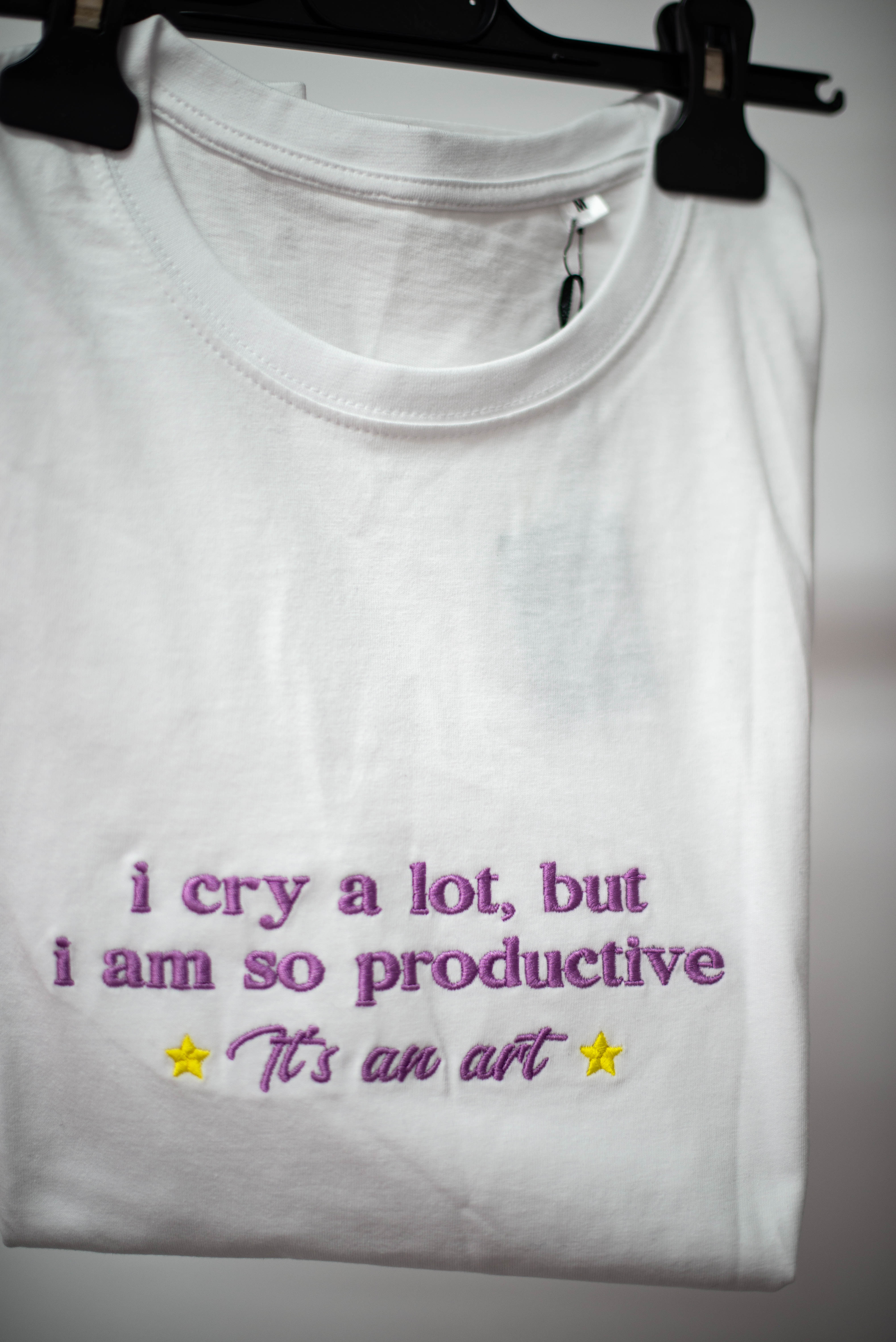 tricou alb i cry a lot