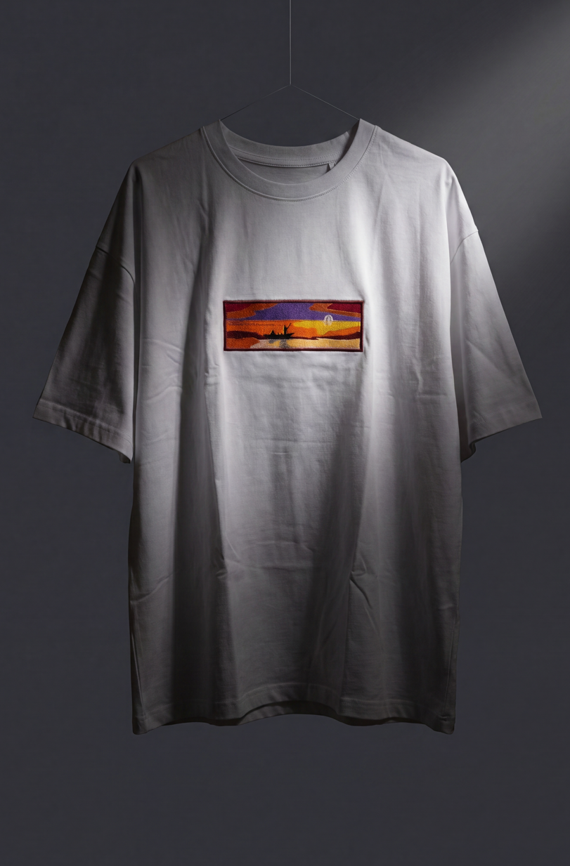 Sunset Oversize Tee — Tricou brodat manual cu peisaj de apus