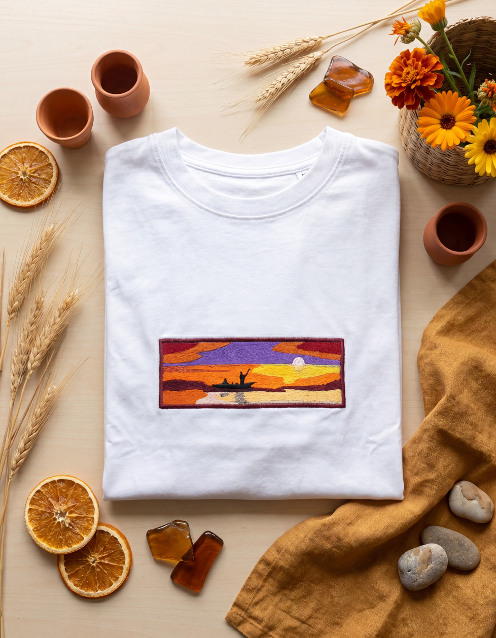 Sunset Oversize Tee — Tricou brodat manual cu peisaj de apus