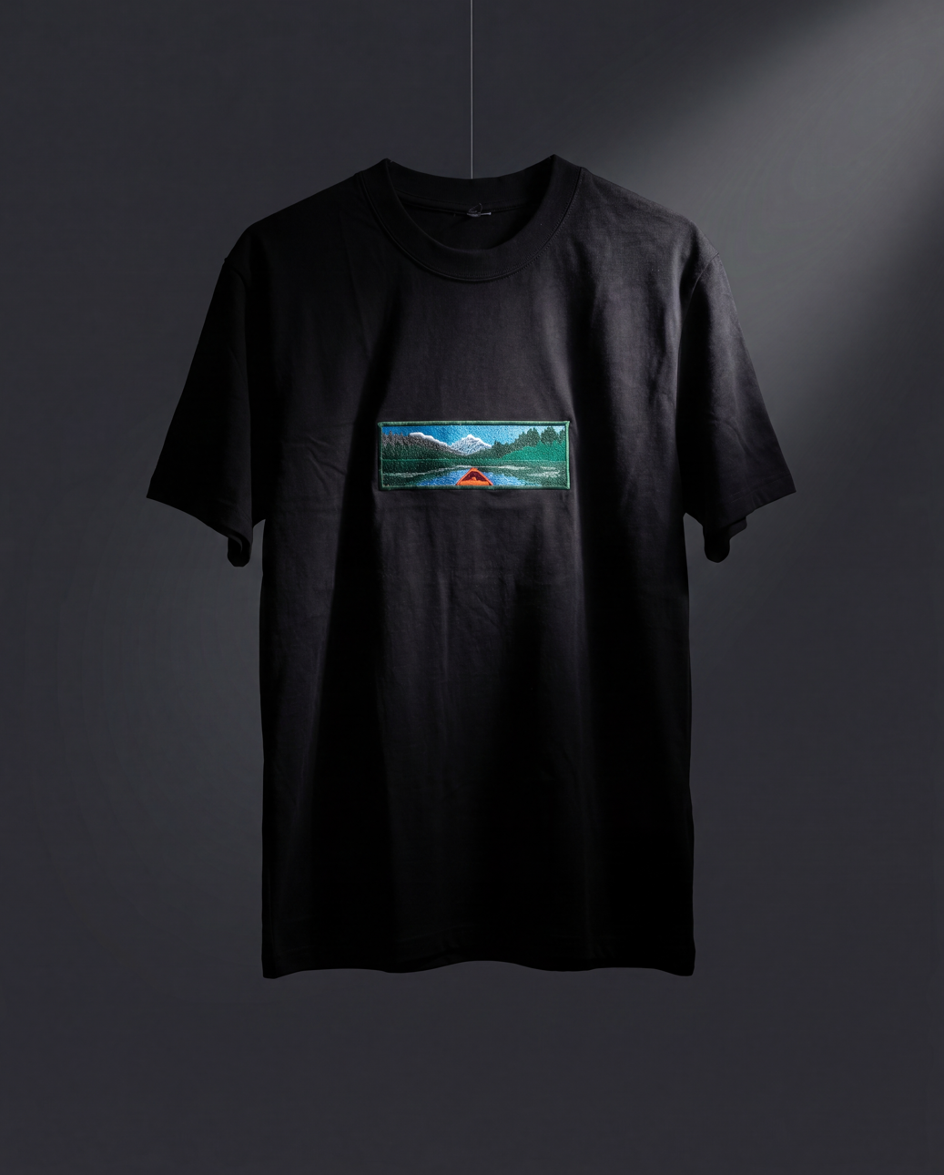 Canoe Lake Oversize Tee — Tricou brodat manual cu peisaj lacustru