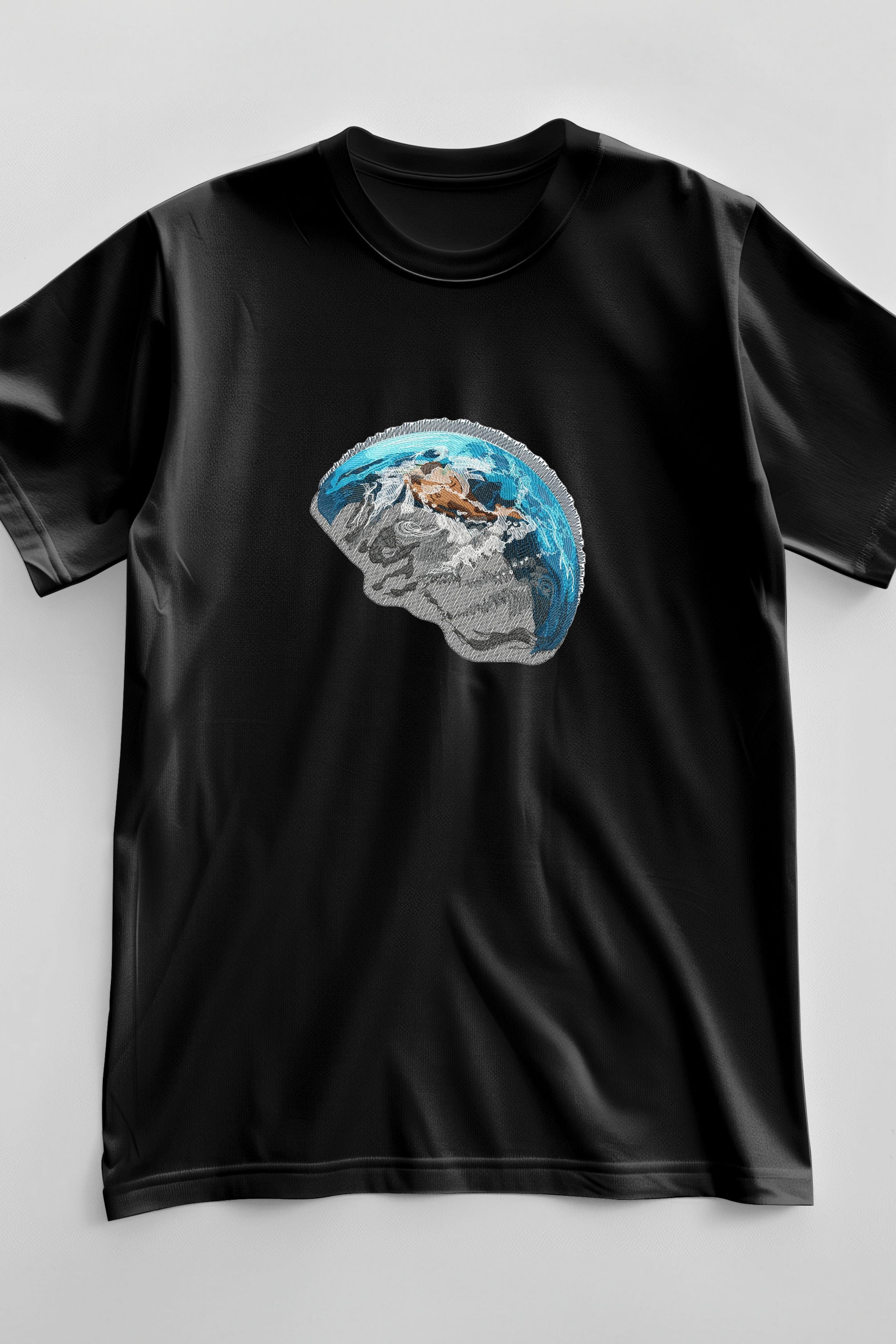 Tricou cu planeta pământ