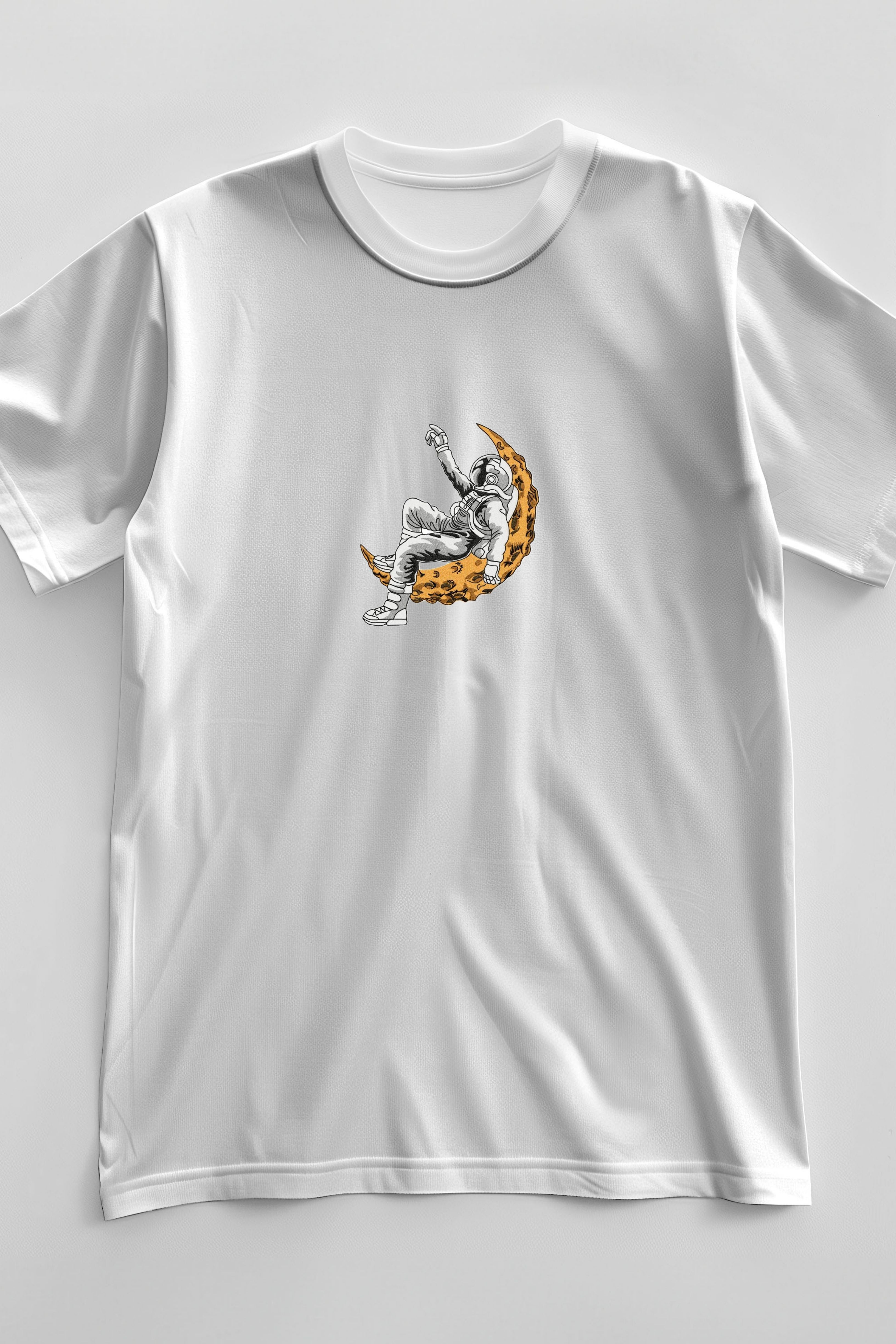 Tricou cu astronaut pe lună