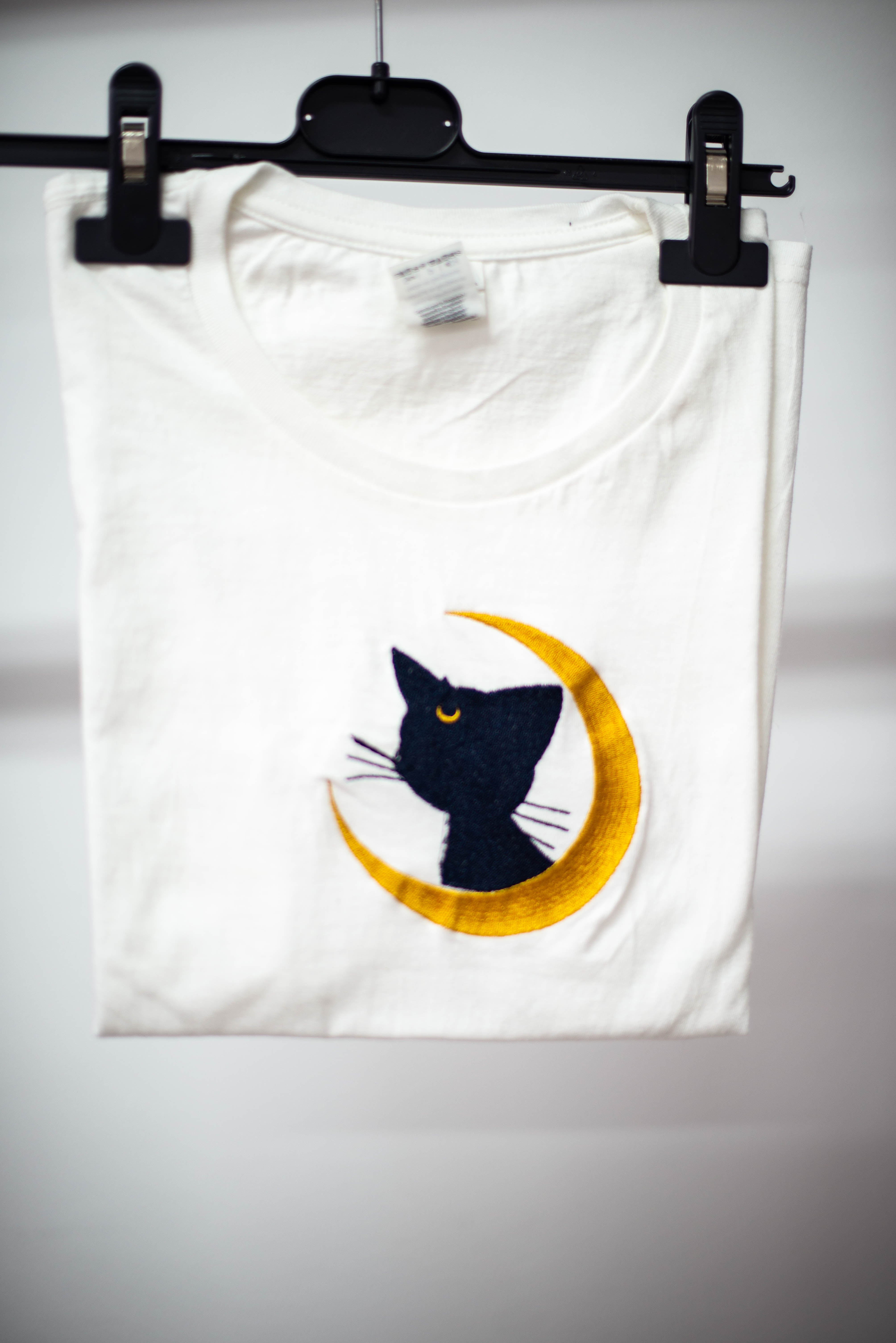 TRICOU ALB PISICĂ PE LUNĂ