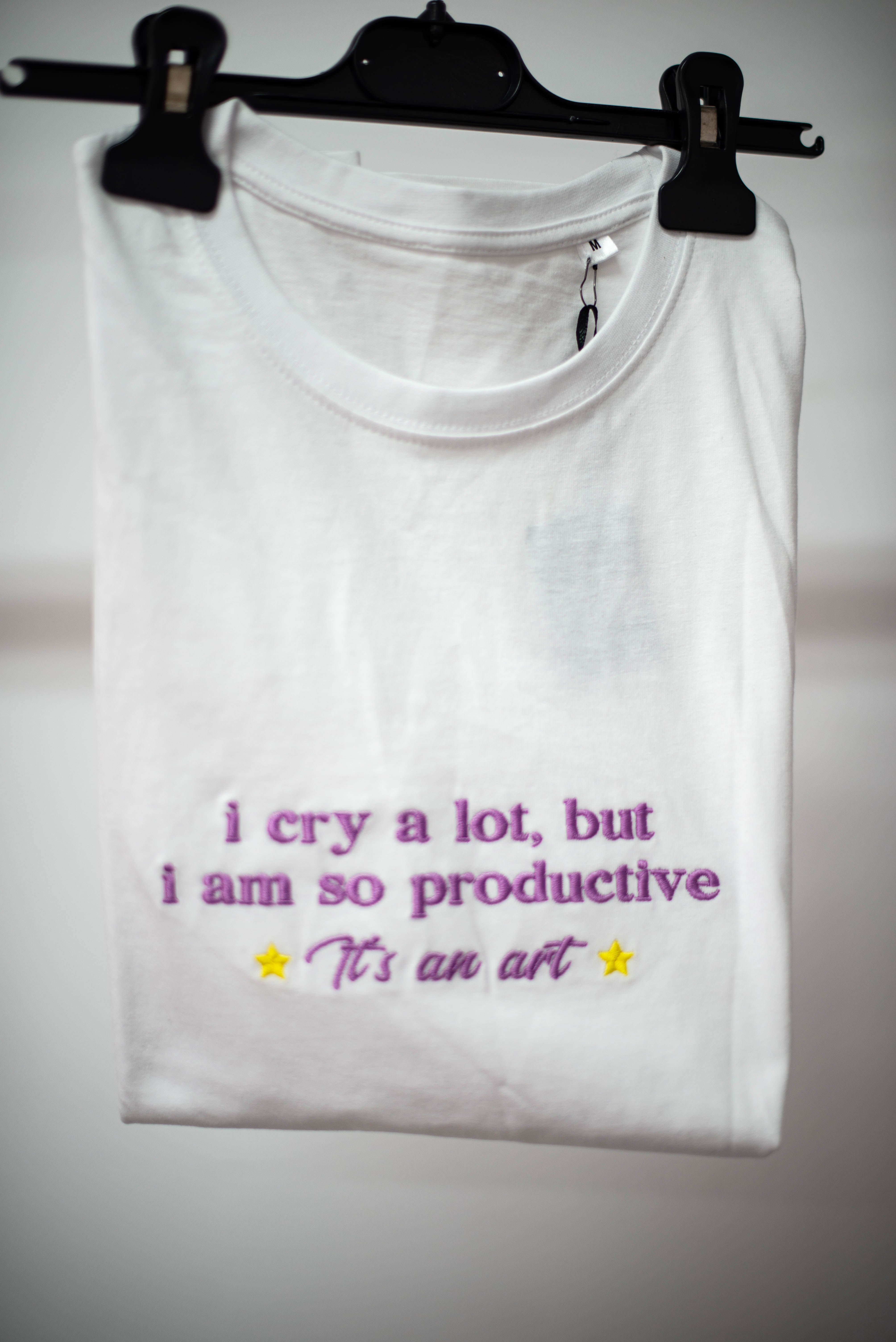 tricou alb i cry a lot