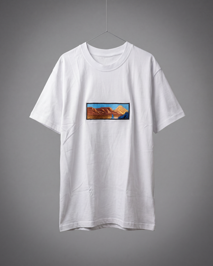 Mountain Lake Oversize Tee — Tricou brodat manual cu peisaj montan
