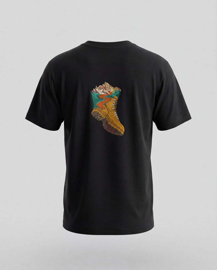 Trail Oversize Tee — Tricou brodat manual cu bocanc de munte